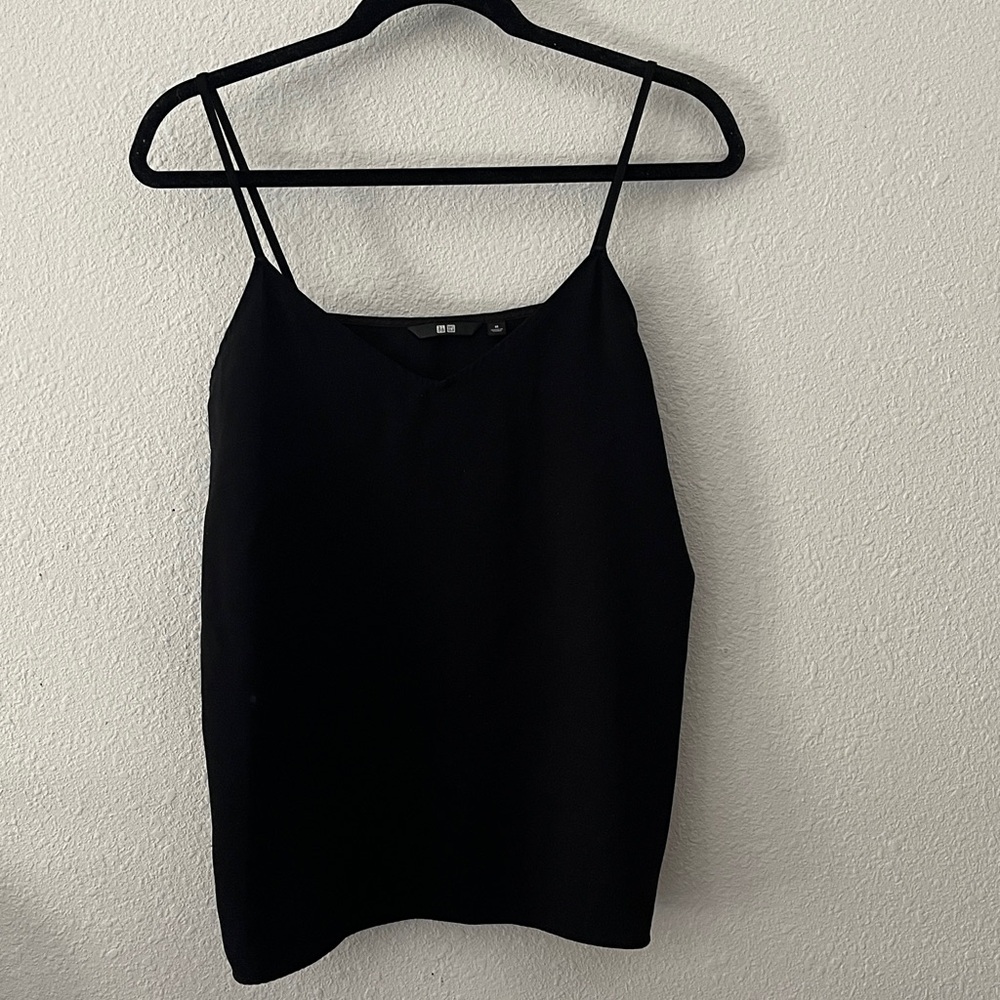 UNI Qlo Basic  Black Women's Cami Top  
by: UNIQLO 
Sz M